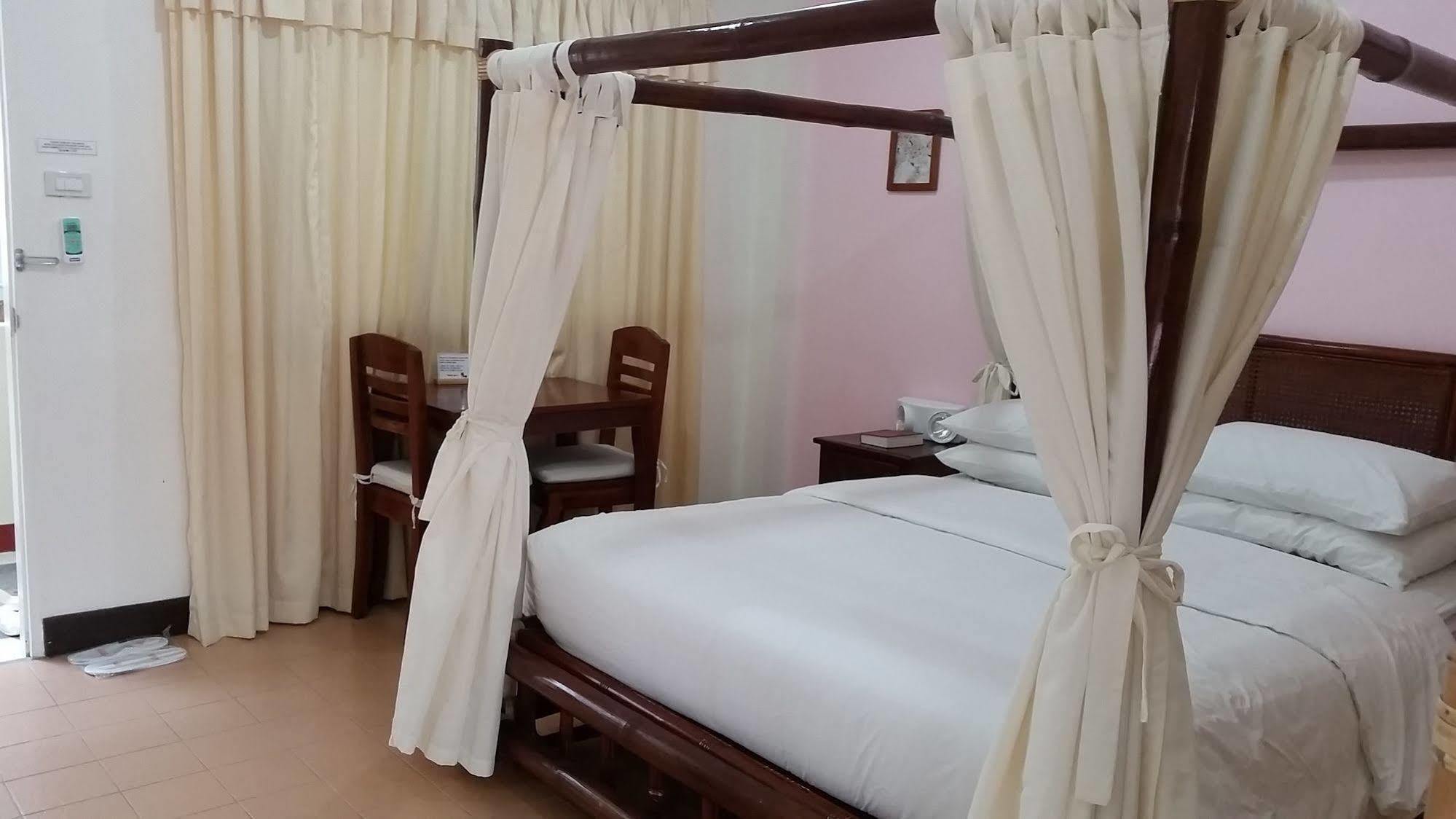 Surfside Boracay 3*