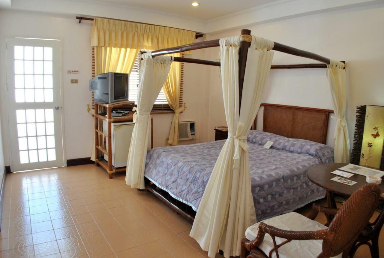 Surfside Boracay 3* Manoc-Manoc